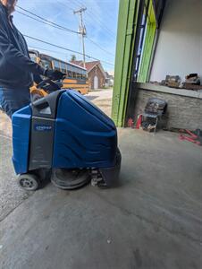  Windsor Chariot I-Gloss Stand Up Floor Burnisher   - Photo 8 - Frankfort, KY 40601