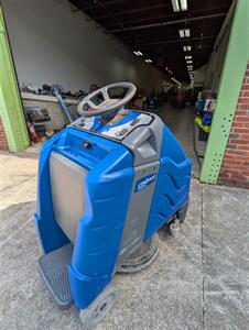  Windsor Chariot I-Gloss Stand Up Floor Burnisher   - Photo 3 - Frankfort, KY 40601