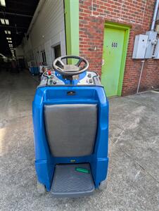  Windsor Chariot I-Gloss Stand Up Floor Burnisher   - Photo 4 - Frankfort, KY 40601