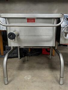 Groen 30-gals Tilting Electric Braising Pan BPM-30EC - Photo 3 - Frankfort, KY 40601