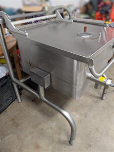 Groen 30-gals Tilting Electric Braising Pan BPM-30EC - Photo 4 - Frankfort, KY 40601