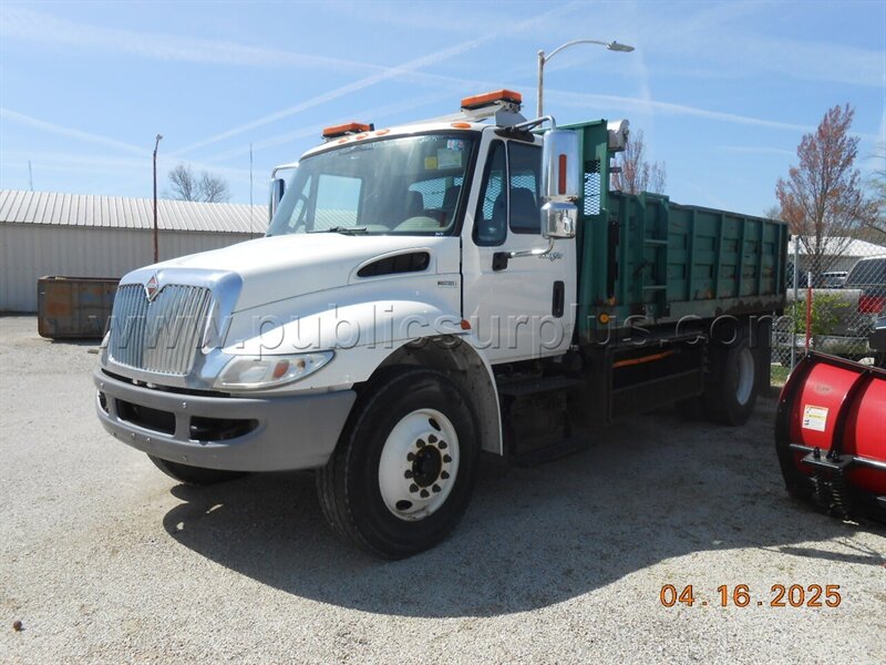 2011 International DuraStar 4300 Landscape Flatbed   - Photo 1 - Frankfort, KY 40601