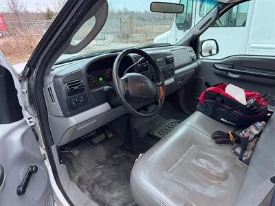 2005 Ford F-250 Super Duty XL with ARE commercial truck cap   - Photo 5 - Frankfort, KY 40601