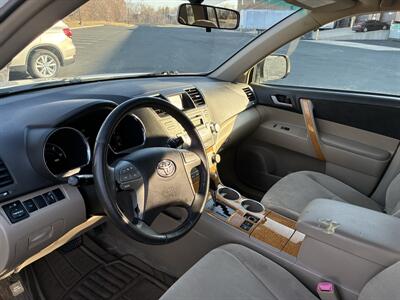 2010 Toyota Highlander   - Photo 5 - Saint Paul, MN 55114