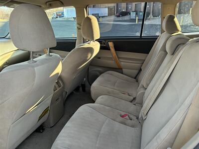 2010 Toyota Highlander   - Photo 6 - Saint Paul, MN 55114
