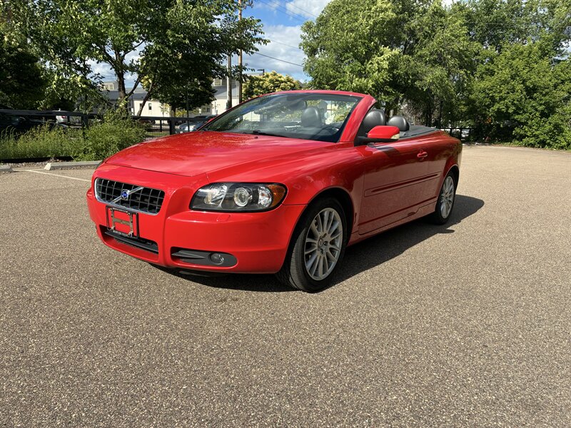 2006 Volvo C70 T5   - Photo 1 - Saint Paul, MN 55114