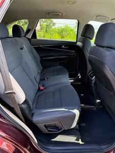 2017 Kia Sorento L - Photo 3 - Lexington, SC 29072