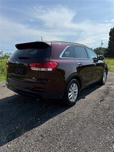 2017 Kia Sorento L - Photo 8 - Lexington, SC 29072