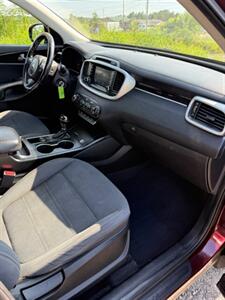 2017 Kia Sorento L - Photo 5 - Lexington, SC 29072