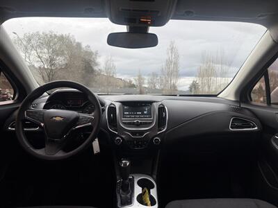 2018 Chevrolet Cruze LT Auto   - Photo 7 - Madras, OR 97741