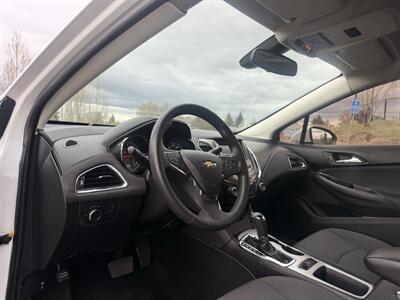 2018 Chevrolet Cruze LT Auto   - Photo 5 - Madras, OR 97741