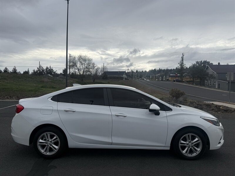 2018 Chevrolet Cruze LT Auto   - Photo 1 - Madras, OR 97741