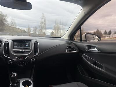 2018 Chevrolet Cruze LT Auto   - Photo 8 - Madras, OR 97741