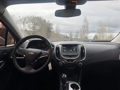 2018 Chevrolet Cruze LT Auto   - Photo 9 - Madras, OR 97741