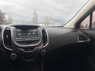 2018 Chevrolet Cruze LT Auto   - Photo 11 - Madras, OR 97741