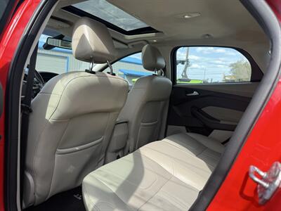 2012 Ford Focus SEL   - Photo 8 - Madras, OR 97741
