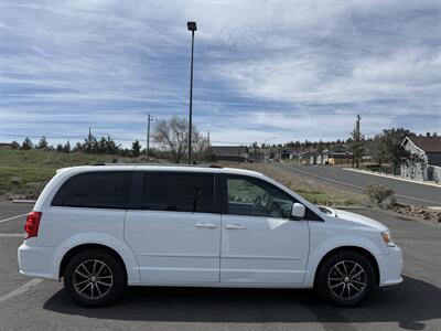 2017 Dodge Grand Caravan SXT   - Photo 3 - Madras, OR 97741