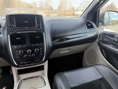 2017 Dodge Grand Caravan SXT   - Photo 9 - Madras, OR 97741
