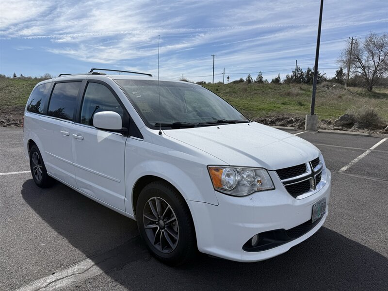 2017 Dodge Grand Caravan SXT   - Photo 1 - Madras, OR 97741