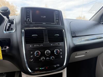 2017 Dodge Grand Caravan SXT   - Photo 8 - Madras, OR 97741