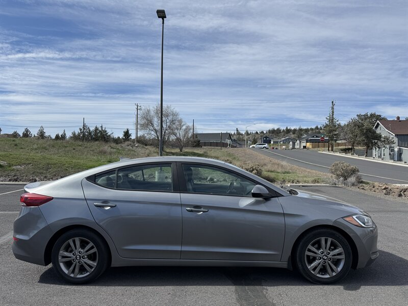 2018 Hyundai ELANTRA SEL   - Photo 1 - Madras, OR 97741