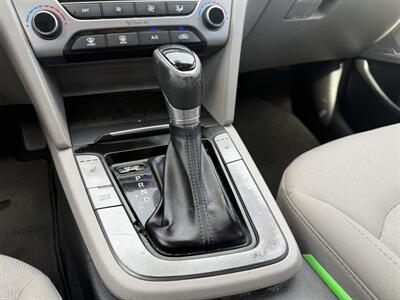 2018 Hyundai ELANTRA SEL   - Photo 10 - Madras, OR 97741