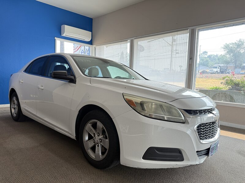2015 Chevrolet Malibu LS   - Photo 1 - Madras, OR 97741