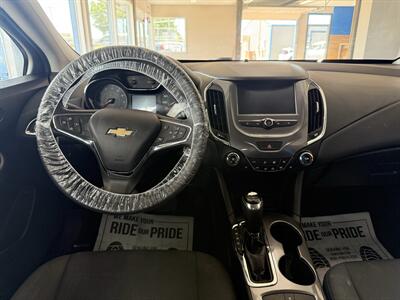 2017 Chevrolet Cruze LT Auto - Photo 10 - Madras, OR 97741