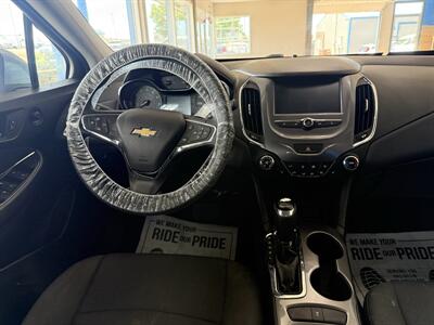 2017 Chevrolet Cruze LT Auto - Photo 12 - Madras, OR 97741