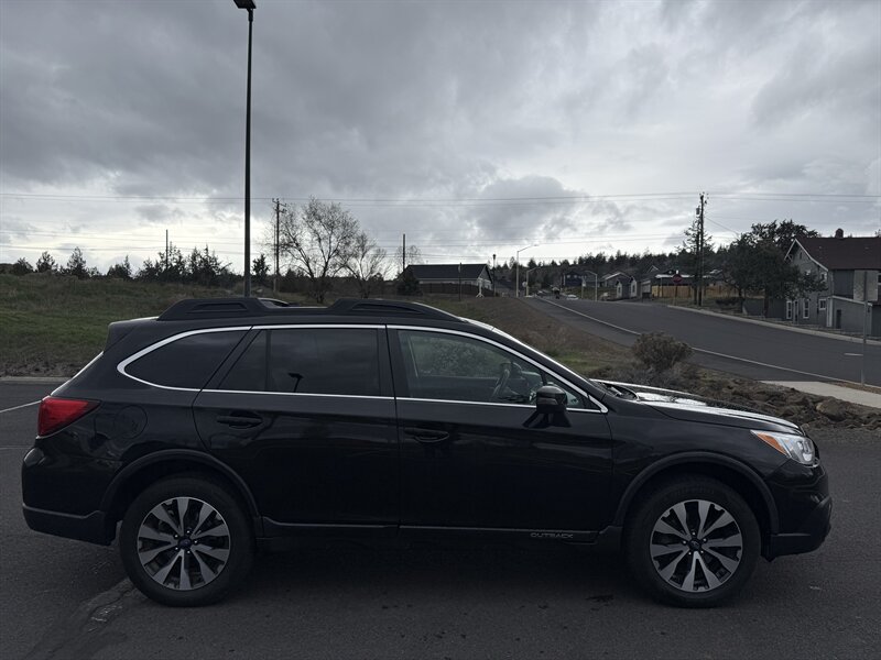 2015 Subaru Outback 2.5i Limited   - Photo 1 - Madras, OR 97741