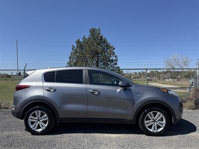 2017 Kia Sportage LX - Photo 2 - Madras, OR 97741