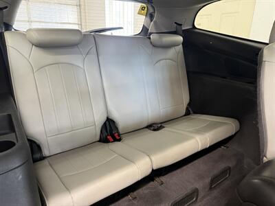 2011 Chevrolet Traverse LTZ   - Photo 6 - Madras, OR 97741