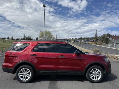 2017 Ford Explorer   - Photo 3 - Madras, OR 97741