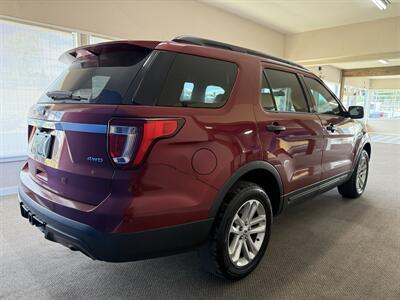 2017 Ford Explorer   - Photo 4 - Madras, OR 97741