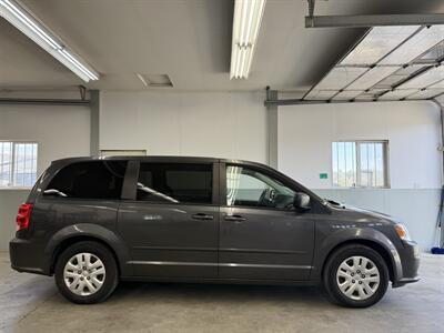 2016 Dodge Grand Caravan American Value Package   - Photo 2 - Madras, OR 97741