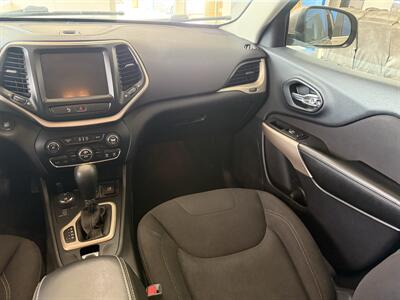 2017 Jeep Cherokee Latitude   - Photo 12 - Madras, OR 97741