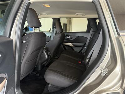 2017 Jeep Cherokee Latitude   - Photo 6 - Madras, OR 97741