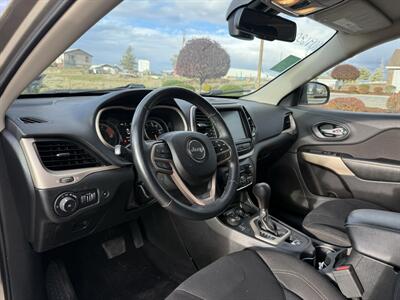 2017 Jeep Cherokee Latitude   - Photo 2 - Madras, OR 97741