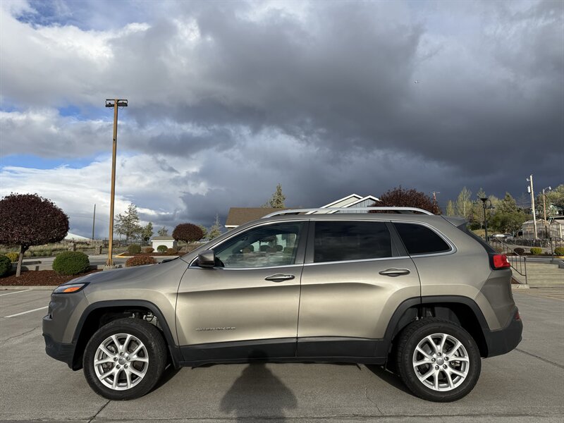 2017 Jeep Cherokee Latitude   - Photo 1 - Madras, OR 97741