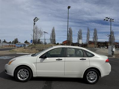 2011 Ford Focus SE   - Photo 2 - Madras, OR 97741