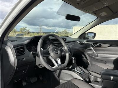 2017 Nissan Rogue Sport S   - Photo 2 - Madras, OR 97741