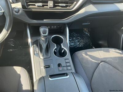 2023 Toyota Highlander XLE   - Photo 14 - Long Beach, CA 90806