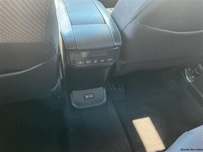 2023 Toyota Highlander XLE   - Photo 17 - Long Beach, CA 90806