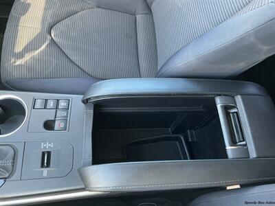 2023 Toyota Highlander XLE   - Photo 16 - Long Beach, CA 90806