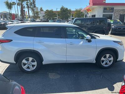 2023 Toyota Highlander XLE   - Photo 3 - Long Beach, CA 90806