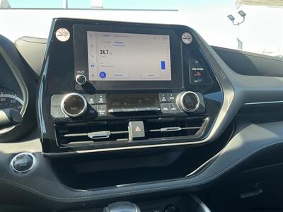 2023 Toyota Highlander XLE   - Photo 13 - Long Beach, CA 90806