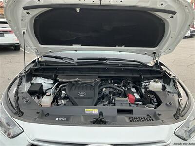 2023 Toyota Highlander XLE   - Photo 12 - Long Beach, CA 90806