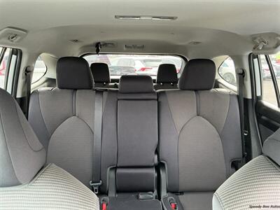 2023 Toyota Highlander XLE   - Photo 11 - Long Beach, CA 90806