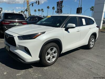 2023 Toyota Highlander XLE   - Photo 9 - Long Beach, CA 90806