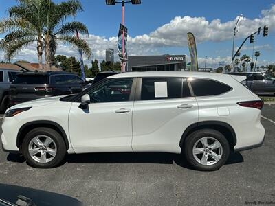 2023 Toyota Highlander XLE   - Photo 4 - Long Beach, CA 90806